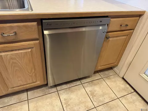 Kitchen - 13815 E 54 St, Yuma, AZ 85367 photo 7 of 10