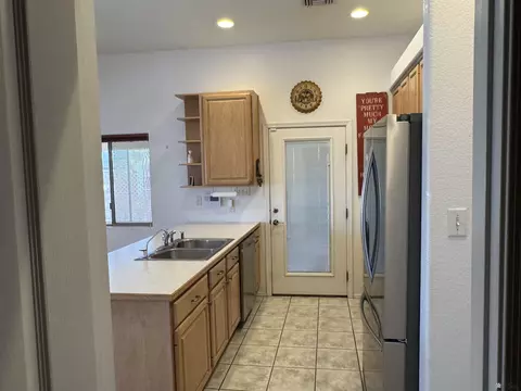 Kitchen - 13815 E 54 St, Yuma, AZ 85367 photo 5 of 10