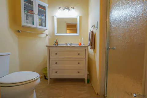 Bath - 12806 E 49 Dr, Yuma, AZ 85367 photo 1 of 2