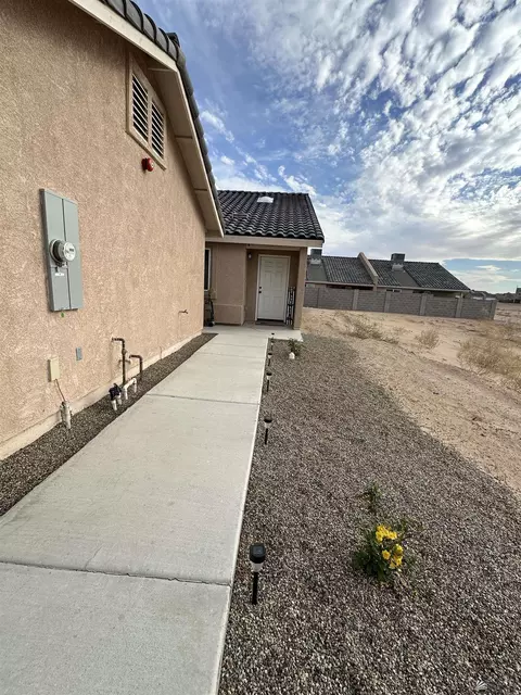 Exterior - 7345 E 36 Pl, Yuma, AZ 85365 photo 4 of 5