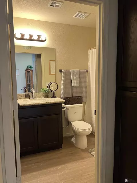 Bath - 7299 E 39 Pl, Yuma, AZ 85365 photo 2 of 2