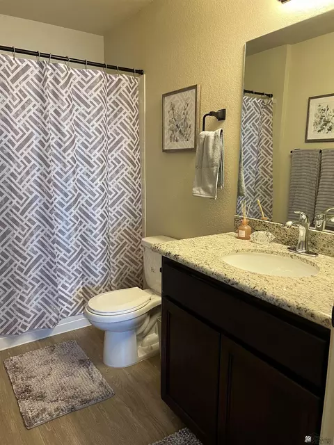 Bath - 7299 E 39 Pl, Yuma, AZ 85365 photo 1 of 2