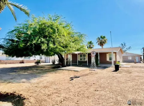 8806 Mary Ann Ct, Wellton, AZ 85356