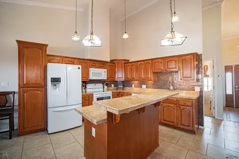 Kitchen - 14522 E 48 Dr, Yuma, AZ 85367 photo 1 of 2
