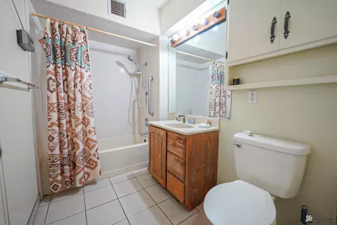 Bath - 1311 E 24 Pl, Yuma, AZ 85365 photo 1 of 1