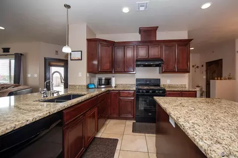 Kitchen - 12127 E 35 St, Yuma, AZ 85367 photo 4 of 5