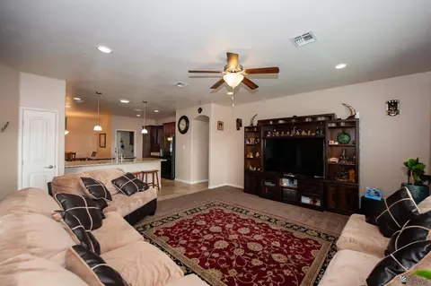 Living - 12127 E 35 St, Yuma, AZ 85367 photo 4 of 4