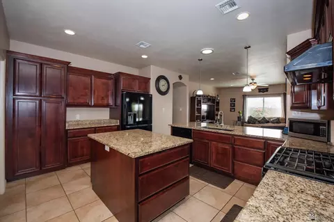 Kitchen - 12127 E 35 St, Yuma, AZ 85367 photo 2 of 5