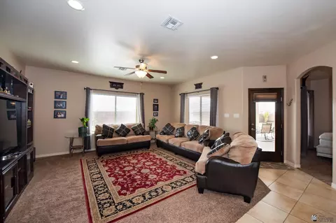 Living - 12127 E 35 St, Yuma, AZ 85367 photo 3 of 4