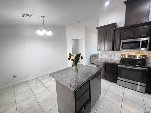 Kitchen - 8688 E 41 Ln, Yuma, AZ 85365 photo 5 of 5