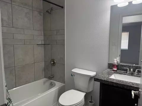 Bath - 8688 E 41 Ln, Yuma, AZ 85365 photo 1 of 3
