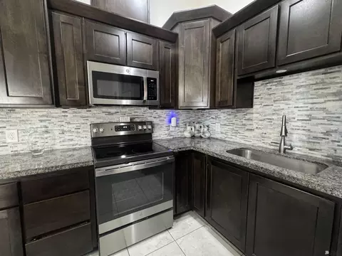 Kitchen - 8688 E 41 Ln, Yuma, AZ 85365 photo 3 of 5