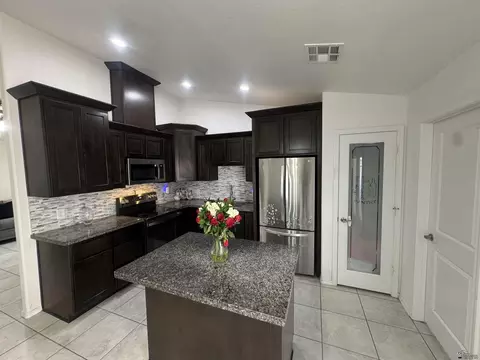 Kitchen - 8688 E 41 Ln, Yuma, AZ 85365 photo 4 of 5