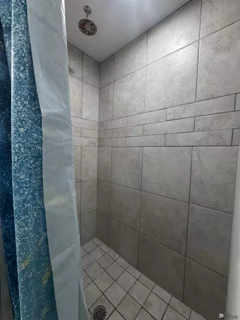 Bath - 8688 E 41 Ln, Yuma, AZ 85365 photo 3 of 3