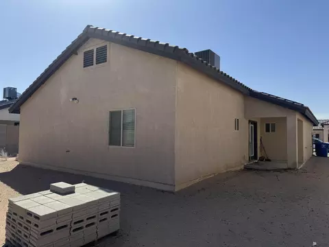 Exterior - 8688 E 41 Ln, Yuma, AZ 85365 photo 4 of 6