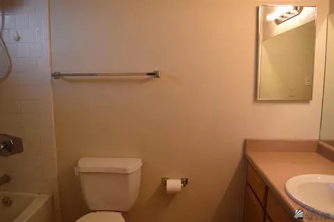 Bath - 8862 E 24 Ln, Yuma, AZ 85365 photo 2 of 2