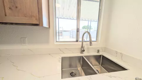 Kitchen - 275 E 26 St, Yuma, AZ 85364 photo 2 of 5
