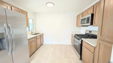 Kitchen - 275 E 26 St, Yuma, AZ 85364 photo 4 of 5