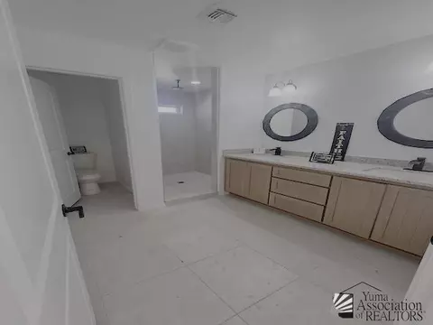 Bath - 10778 E 45 Pl, Yuma, AZ 85367 photo 2 of 4