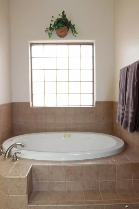 Bath - 13375 E 52 St, Yuma, AZ 85367 photo 2 of 3