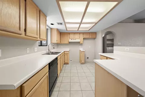 Kitchen - 11212 E 37 Ln, Yuma, AZ 85367 photo 2 of 5