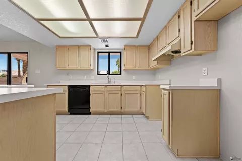 Kitchen - 11212 E 37 Ln, Yuma, AZ 85367 photo 3 of 5