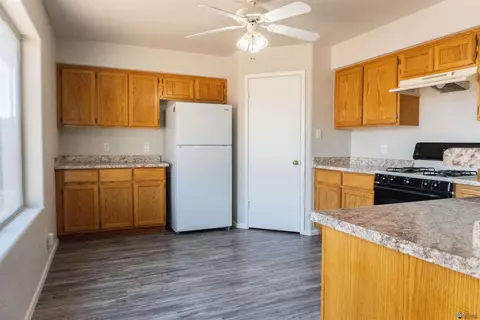 Kitchen - 6351 E 41 St, Yuma, AZ 85365 photo 1 of 2