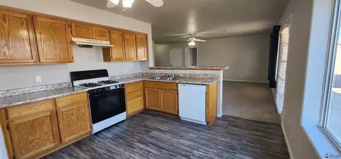 Kitchen - 6351 E 41 St, Yuma, AZ 85365 photo 2 of 2
