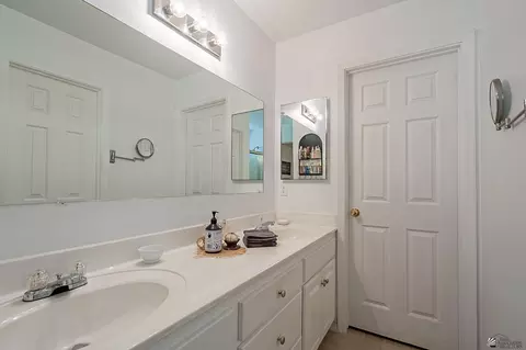 Bath - 10222 E 37 Pl, Yuma, AZ 85365 photo 2 of 3