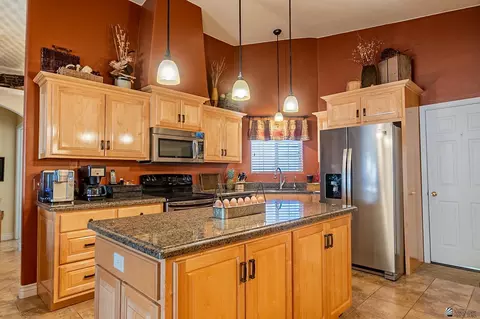 Kitchen - 10222 E 37 Pl, Yuma, AZ 85365 photo 1 of 3