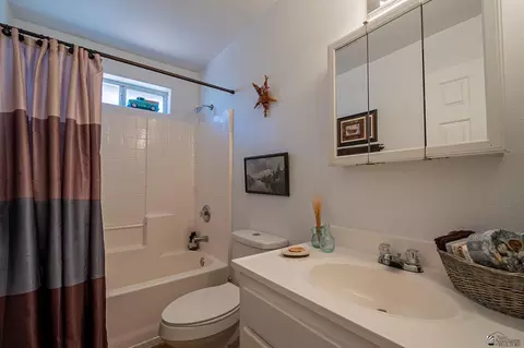 Bath - 10222 E 37 Pl, Yuma, AZ 85365 photo 1 of 3
