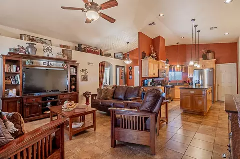Living - 10222 E 37 Pl, Yuma, AZ 85365 photo 2 of 3