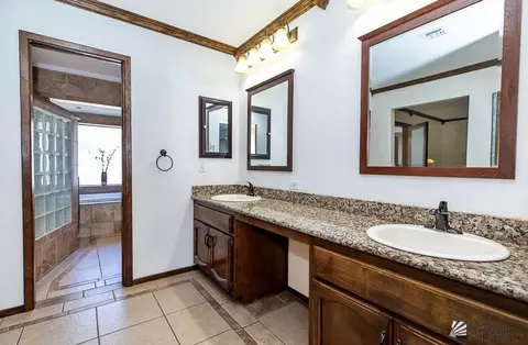 Bath - 2245 E 27 Way, Yuma, AZ 85365 photo 4 of 7