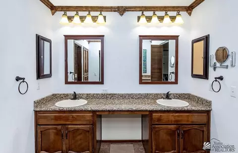 Bath - 2245 E 27 Way, Yuma, AZ 85365 photo 5 of 7
