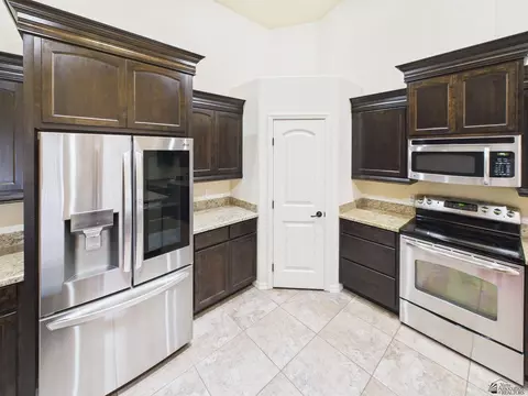 Kitchen - 5936 E 39 St, Yuma, AZ 85365 photo 4 of 4