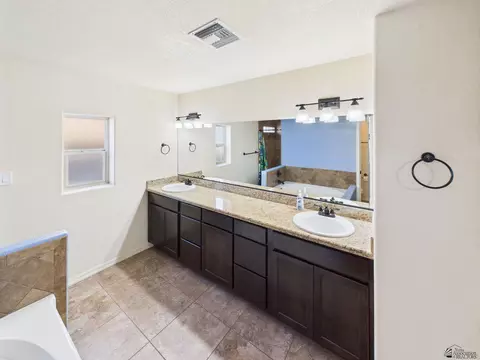 Bath - 5936 E 39 St, Yuma, AZ 85365 photo 3 of 4