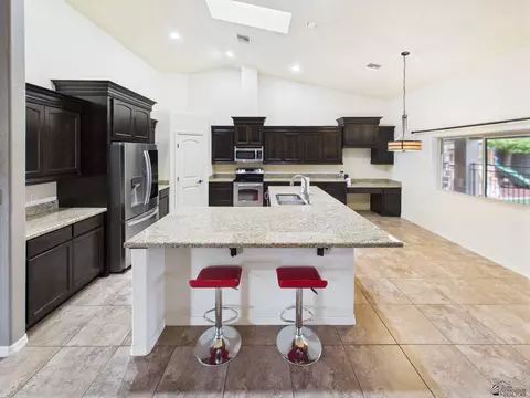 Kitchen - 5936 E 39 St, Yuma, AZ 85365 photo 2 of 4