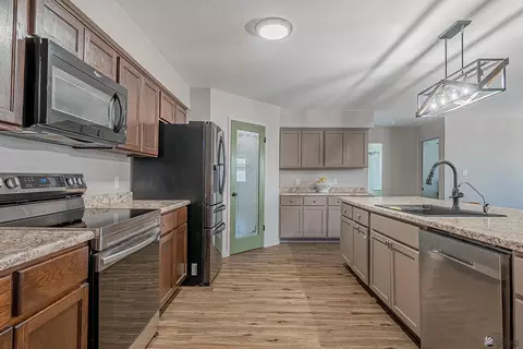 Kitchen - 7904 E 43 St, Yuma, AZ 85365 photo 2 of 6