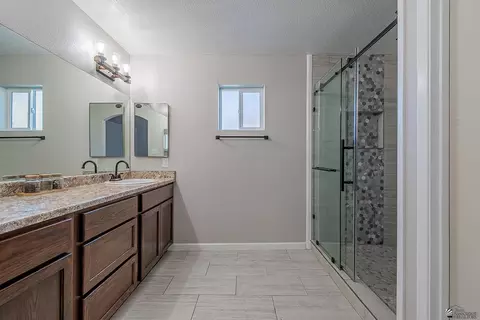 Bath - 7904 E 43 St, Yuma, AZ 85365 photo 2 of 5