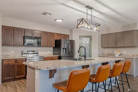Kitchen - 7904 E 43 St, Yuma, AZ 85365 photo 4 of 6