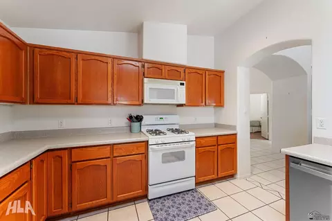 Kitchen - 10616 E 38 Ln, Yuma, AZ 85365 photo 2 of 4