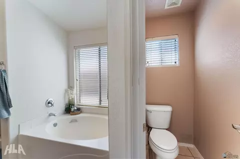 Bath - 10616 E 38 Ln, Yuma, AZ 85365 photo 3 of 4