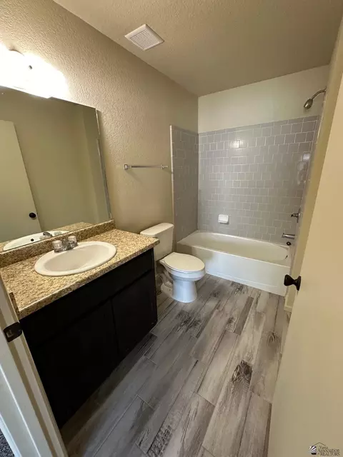 Bath - 7298 E 39 Pl, Yuma, AZ 85365 photo 1 of 2