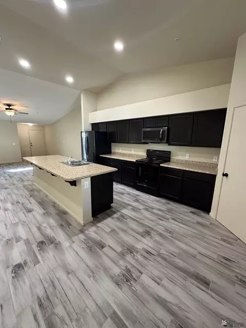 Kitchen - 7298 E 39 Pl, Yuma, AZ 85365 photo 4 of 4