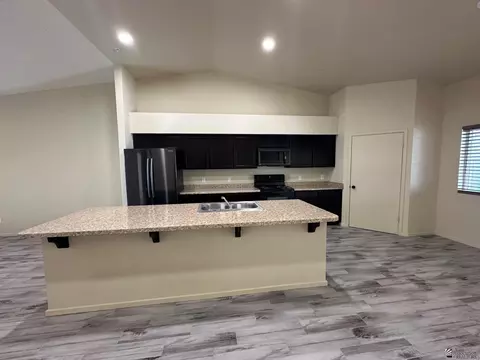 Kitchen - 7298 E 39 Pl, Yuma, AZ 85365 photo 3 of 4