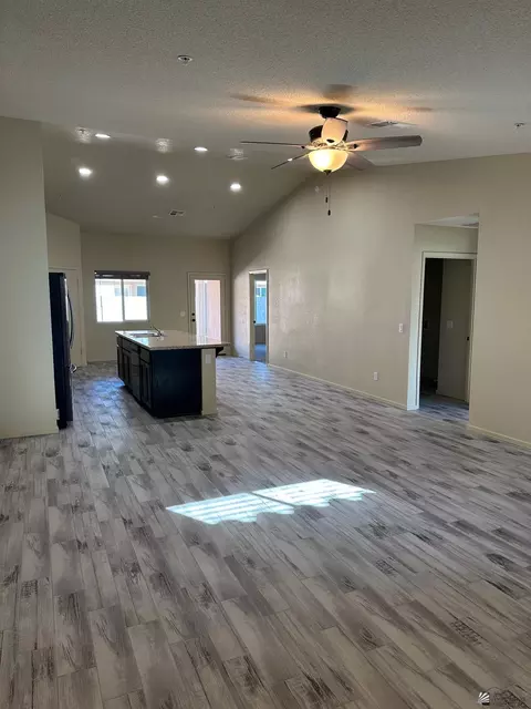 Living - 7298 E 39 Pl, Yuma, AZ 85365 photo 2 of 2