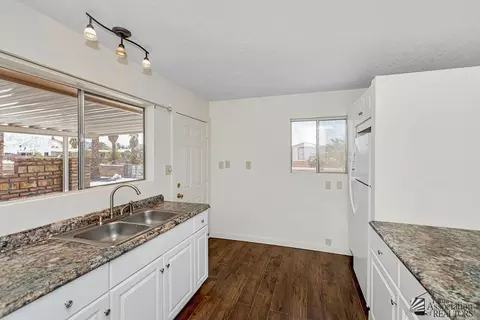 Kitchen - 13466 E 47 St, Yuma, AZ 85367 photo 2 of 2