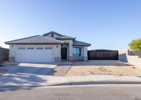 4040 E Udall Ln, San Luis, AZ 85349