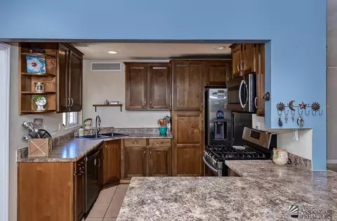 Kitchen - 285 E 26 St, Yuma, AZ 85364 photo 4 of 7
