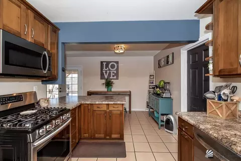 Kitchen - 285 E 26 St, Yuma, AZ 85364 photo 3 of 7